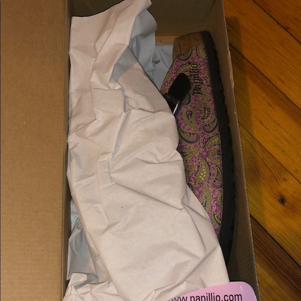 Papillo slip ons